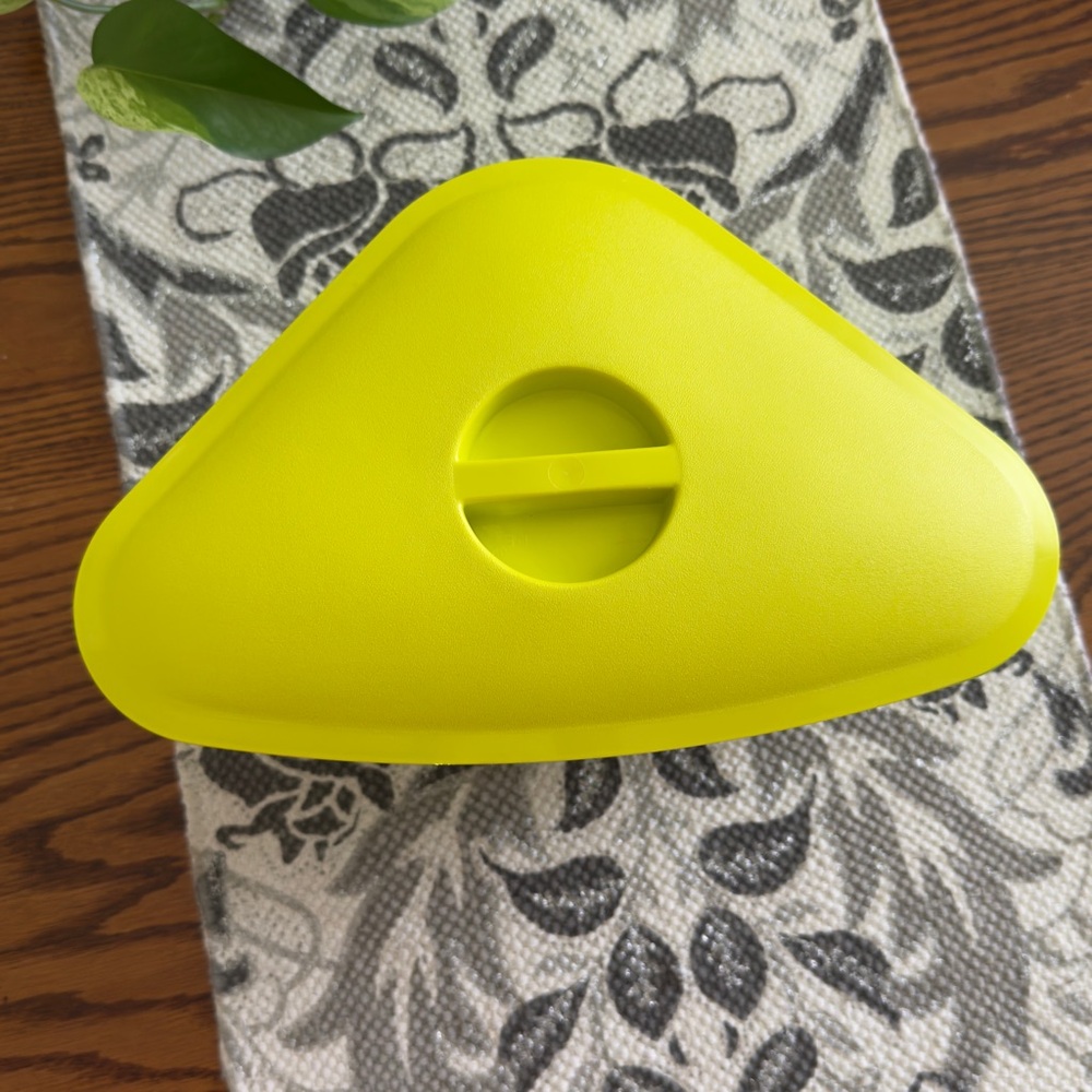 Tupperware Green Food Storage Container - Picture 3 of 11